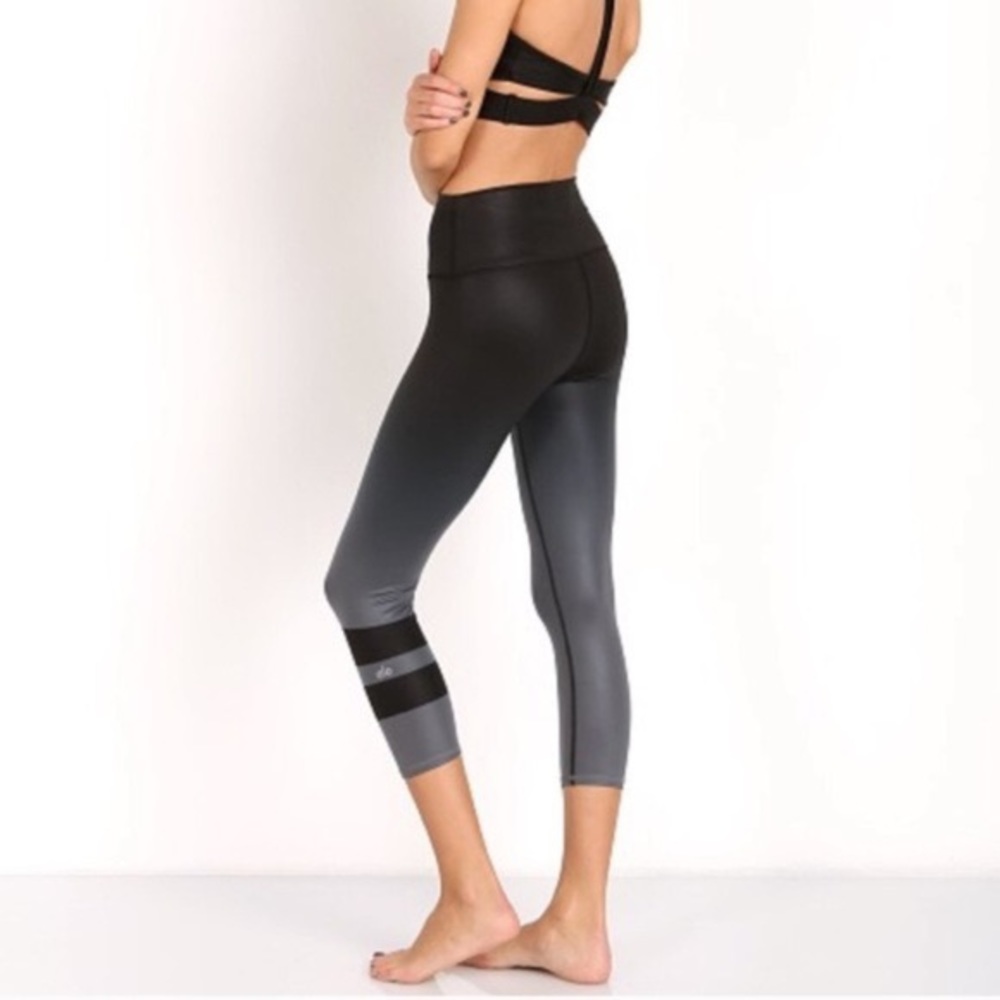 Alo Yoga Airbrushed Capri Crops Ombré Stripe